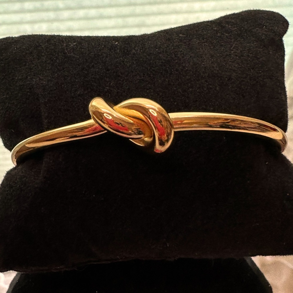 Gorgeous 18k GOLD Plated Sterling Silver Bracelet that is Inspired by a Designer